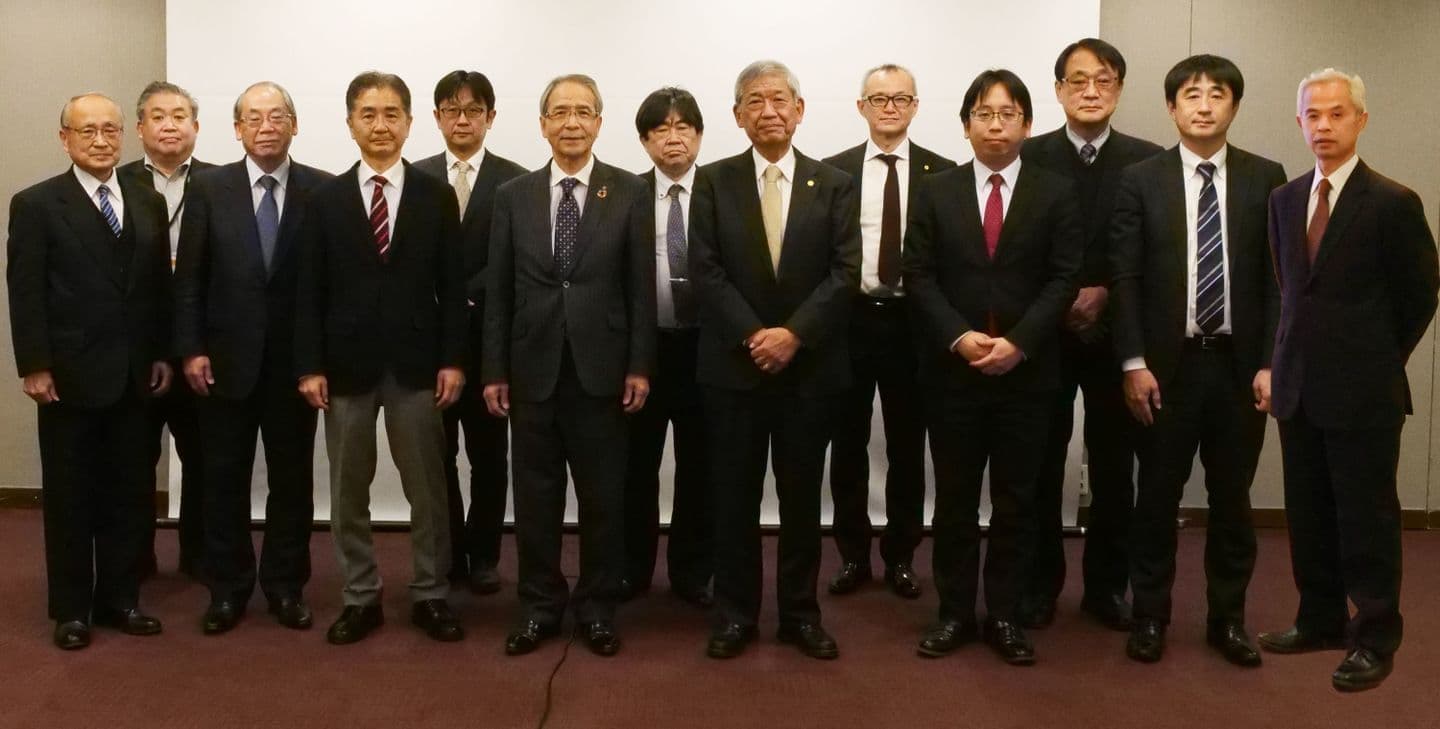 弁護士、社会保険労務士、税理士等で構成さえれた士業者団体メンバー